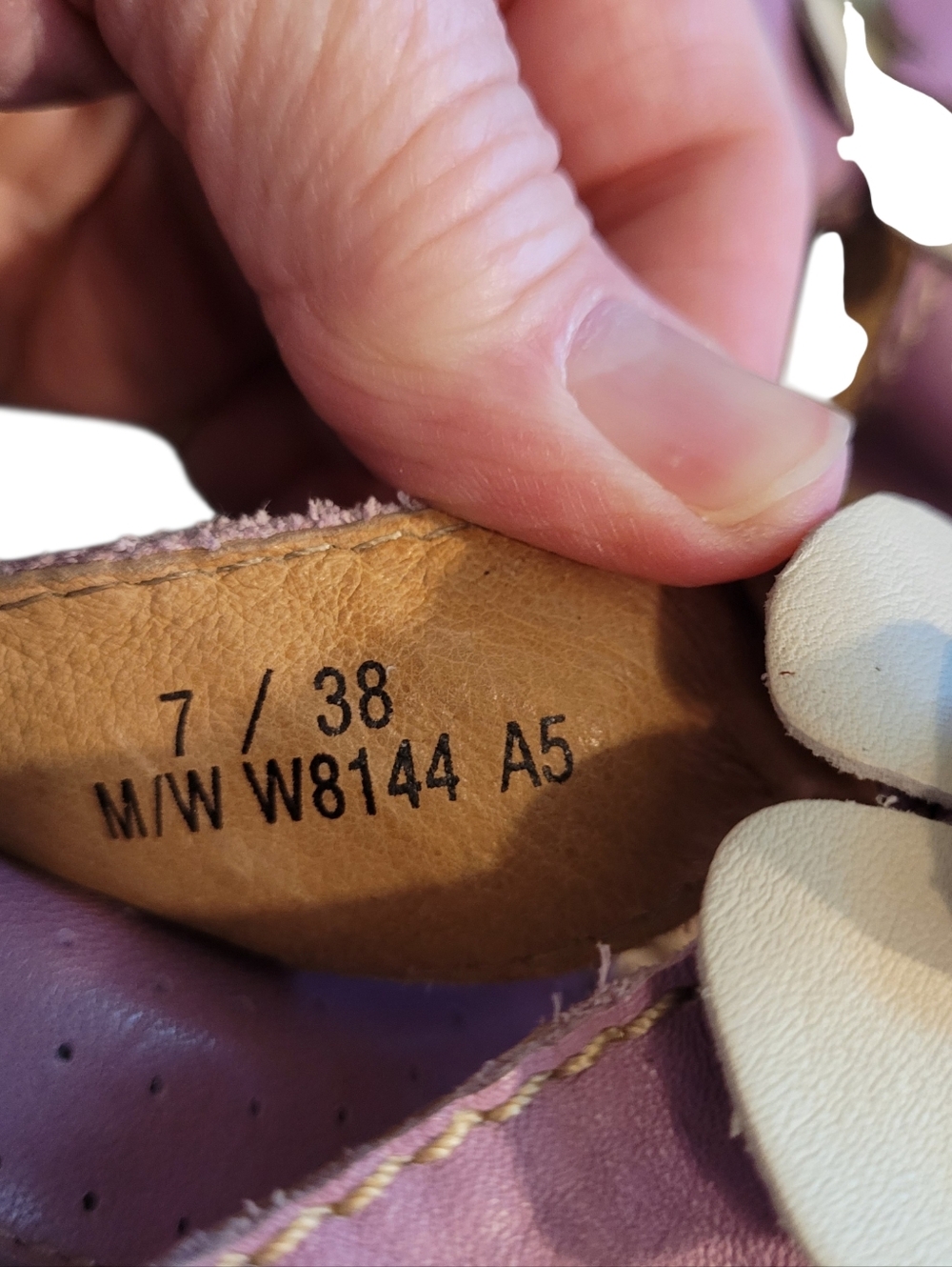Born Azalea lavender flower leather sandals- 7.          A68 - Picture 7 of 8